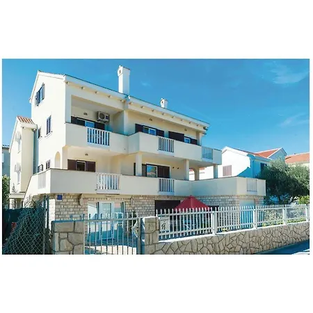 Beautiful In W/ 1 Bedrooms Apartment