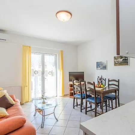 Apartment Beautiful In W/ 1 Bedrooms *