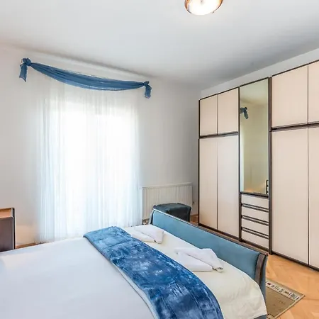 Beautiful In W/ 1 Bedrooms