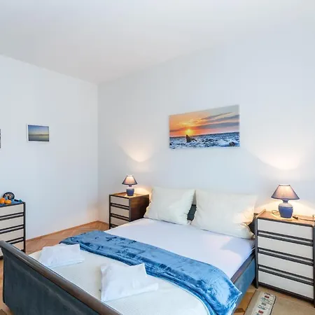 Appartement Beautiful In W/ 1 Bedrooms *