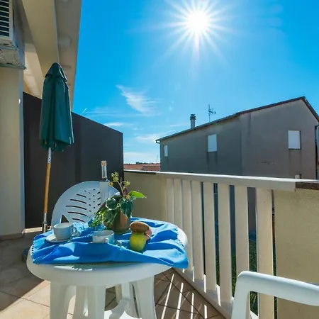 Beautiful In W/ 1 Bedrooms